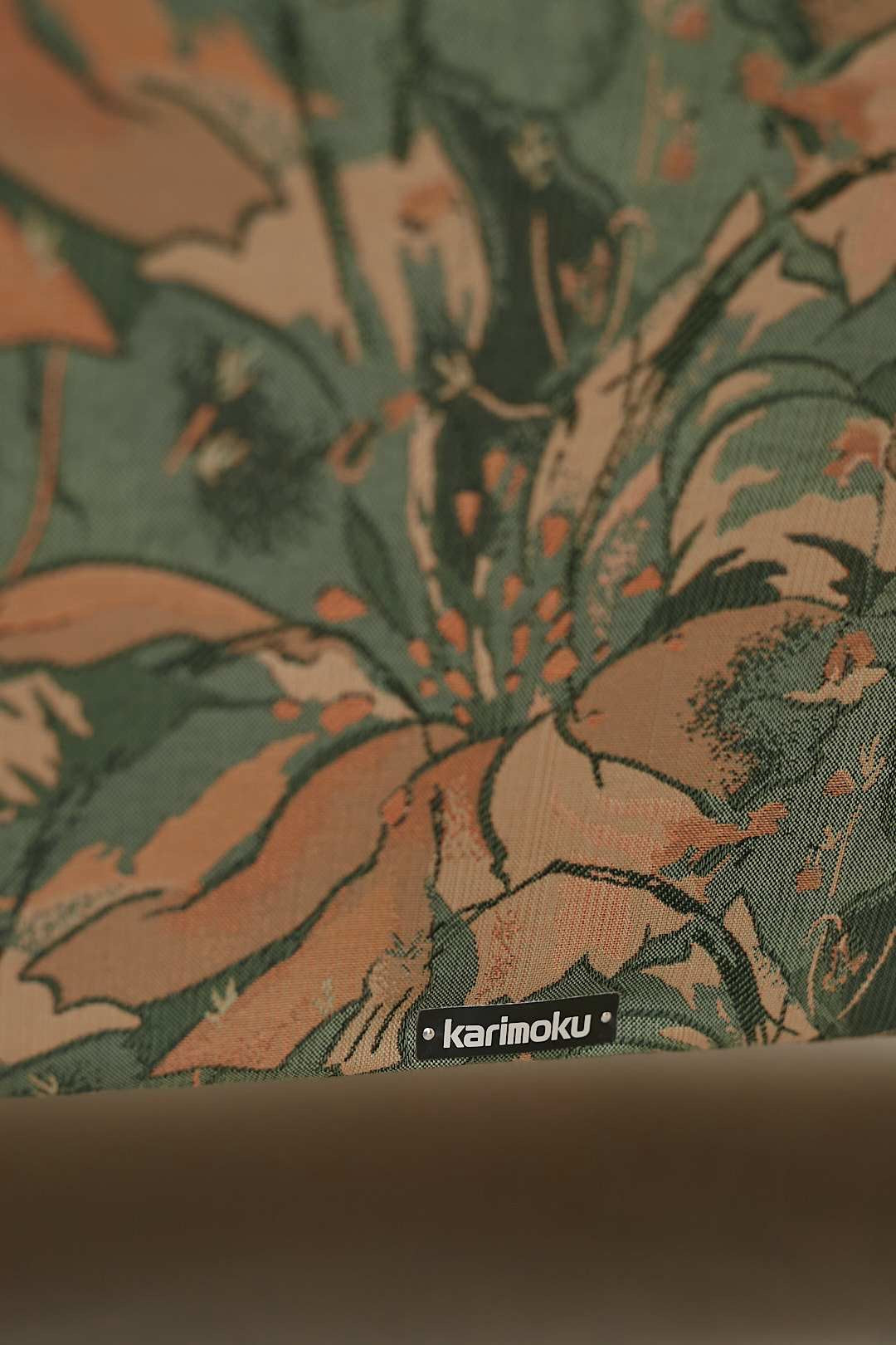カリモク Colonial Floral Fabric Sofa