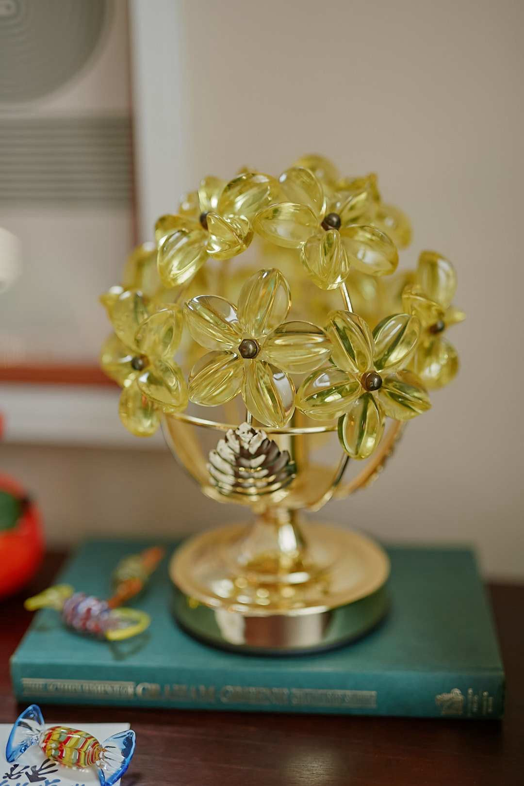 Yellow flower bloom lamp