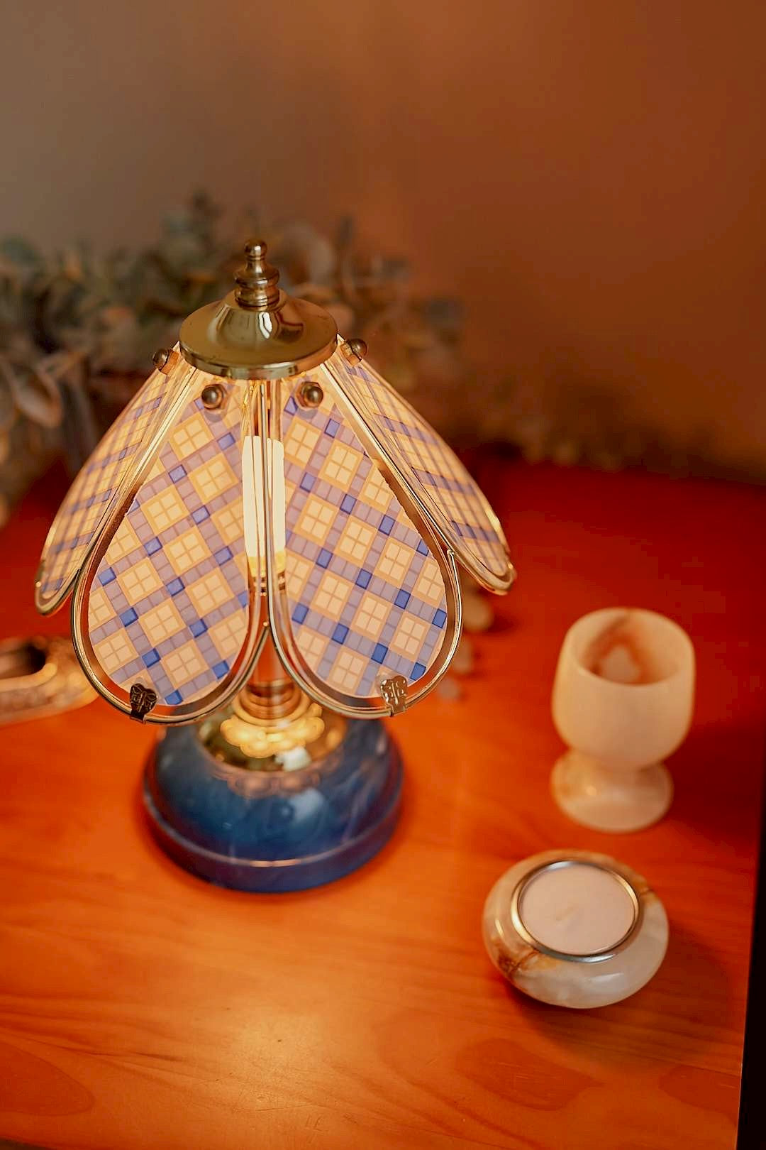 Blue check touch lamp