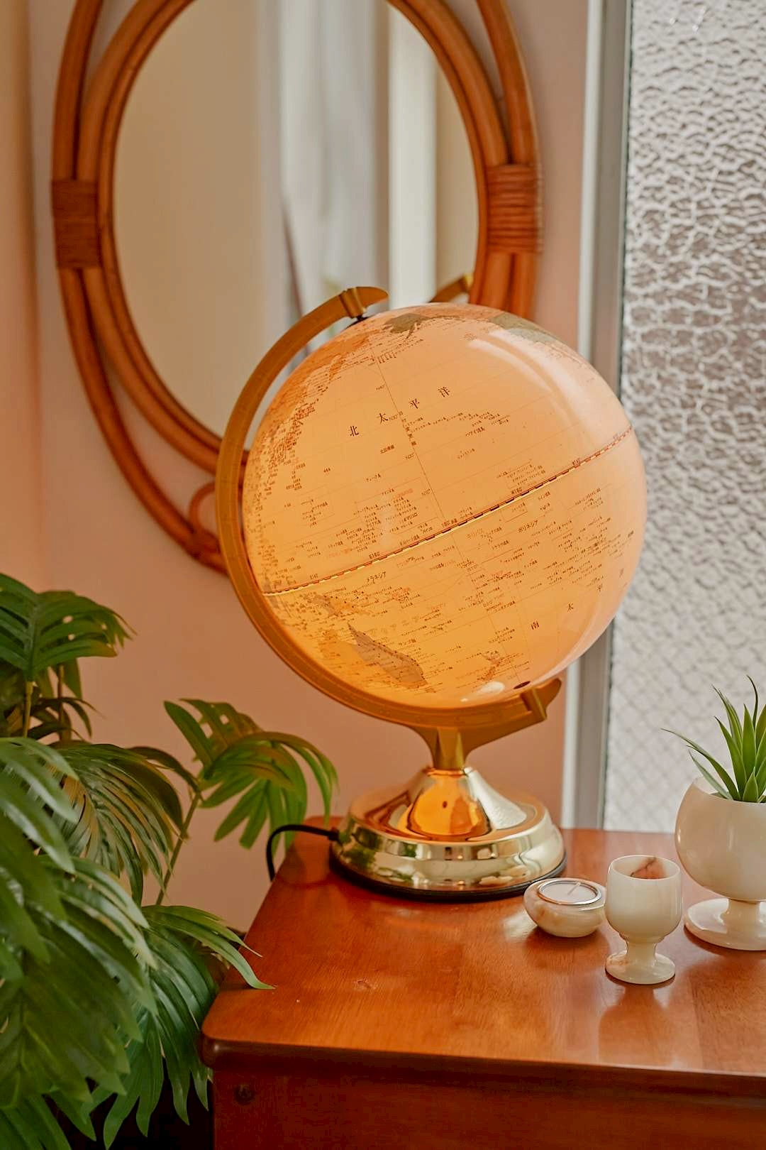 Gold globe lamp