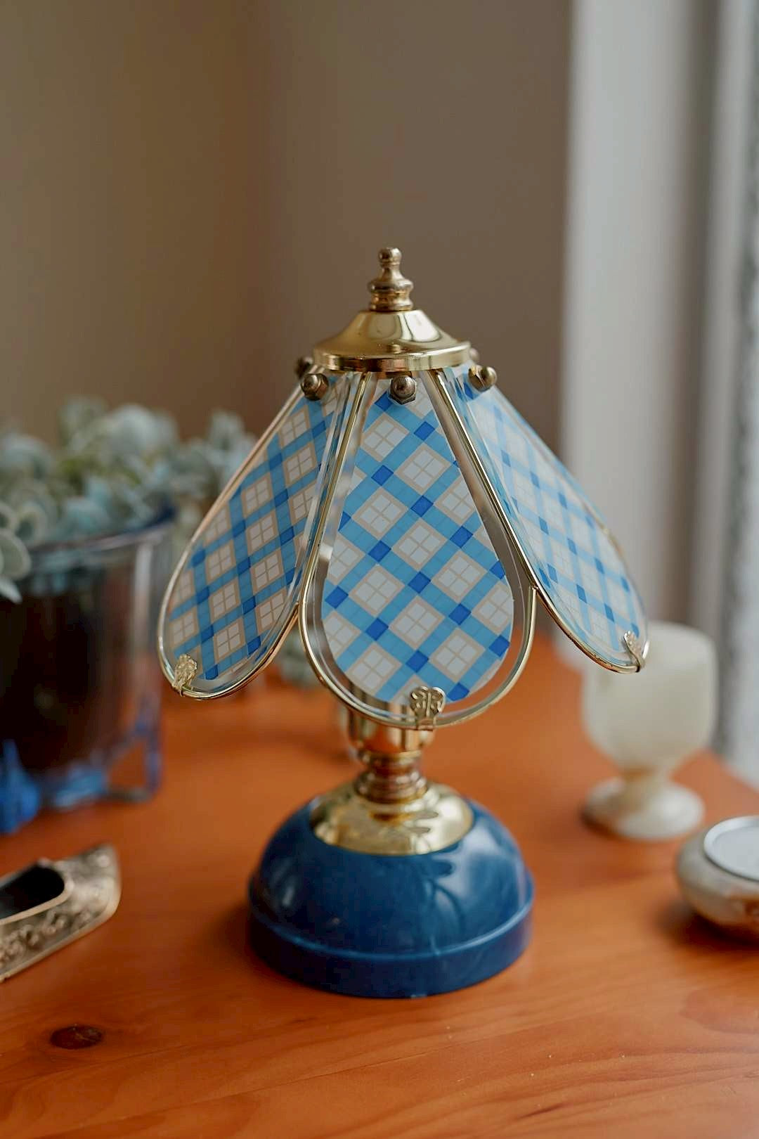 Blue check touch lamp