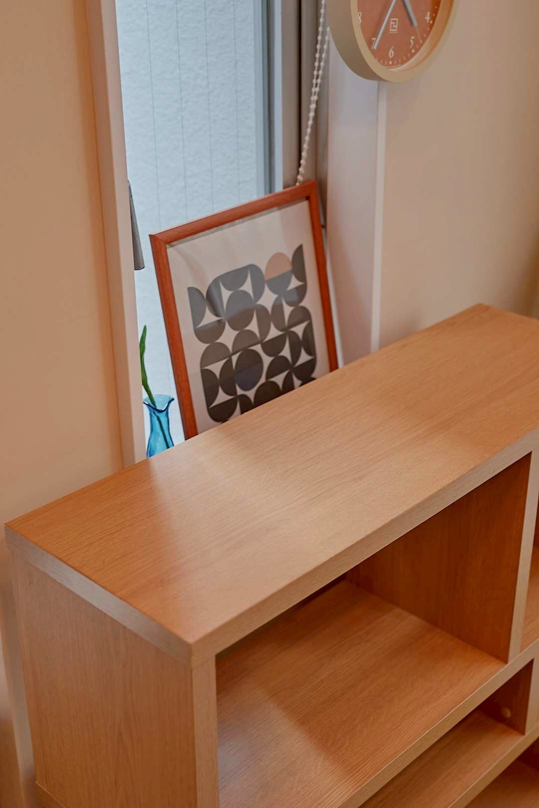 Step design open shelf