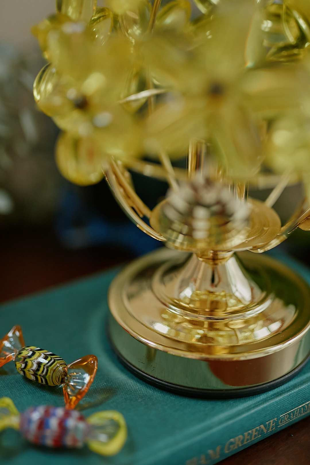 Yellow flower bloom lamp