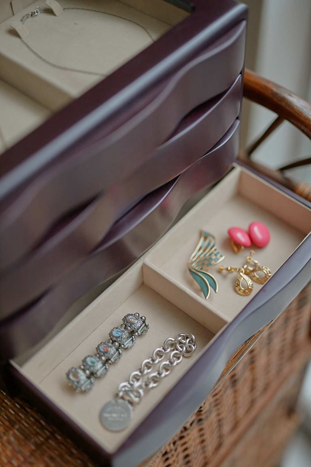 Brown Wave Jewelry Chest