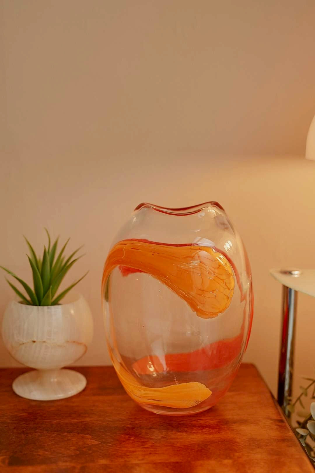 KAMEI GLASS

Orange Swirl Flower Vase