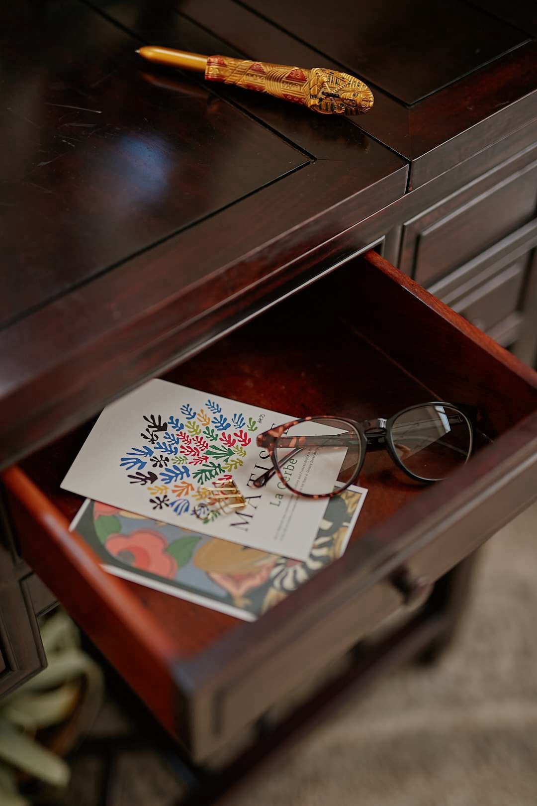 Oriental Dressing Console