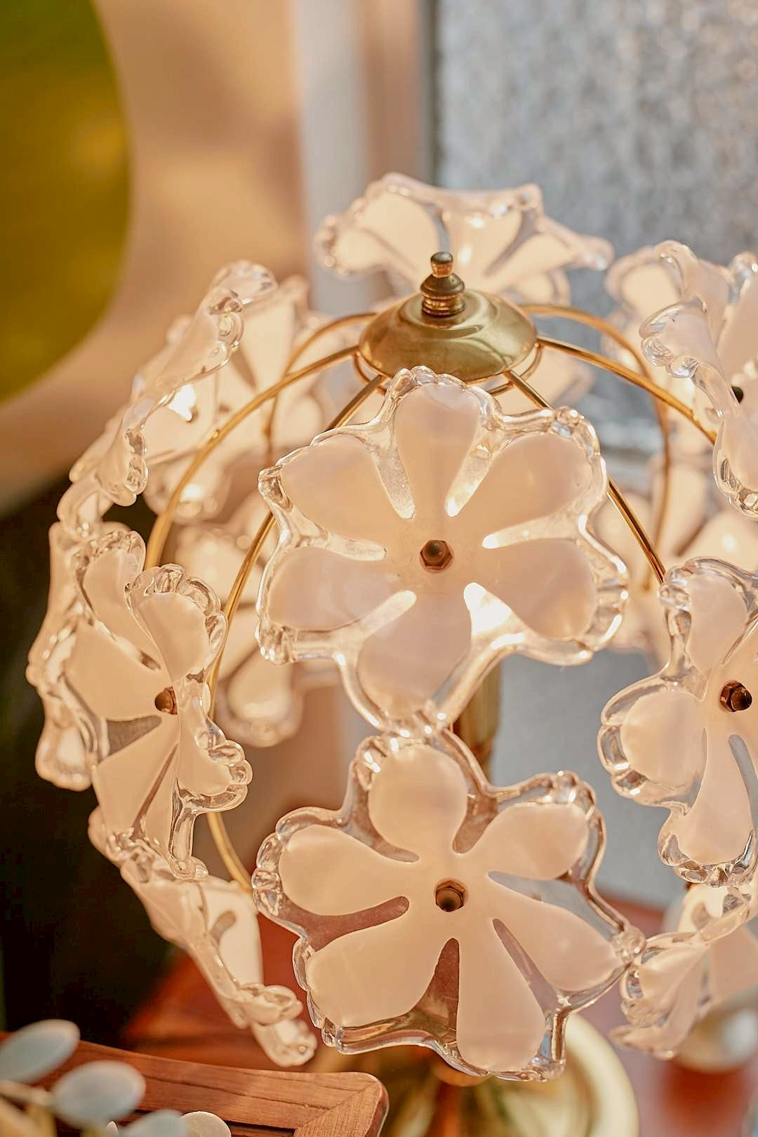 Blooming flower lamp