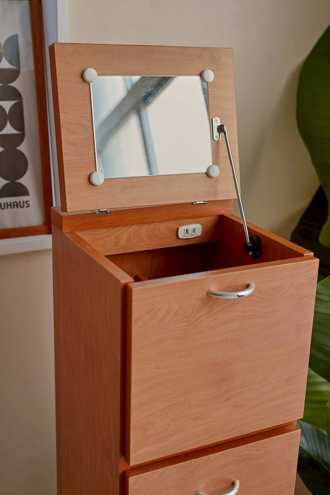 Mirror Cabin Makeup Chest