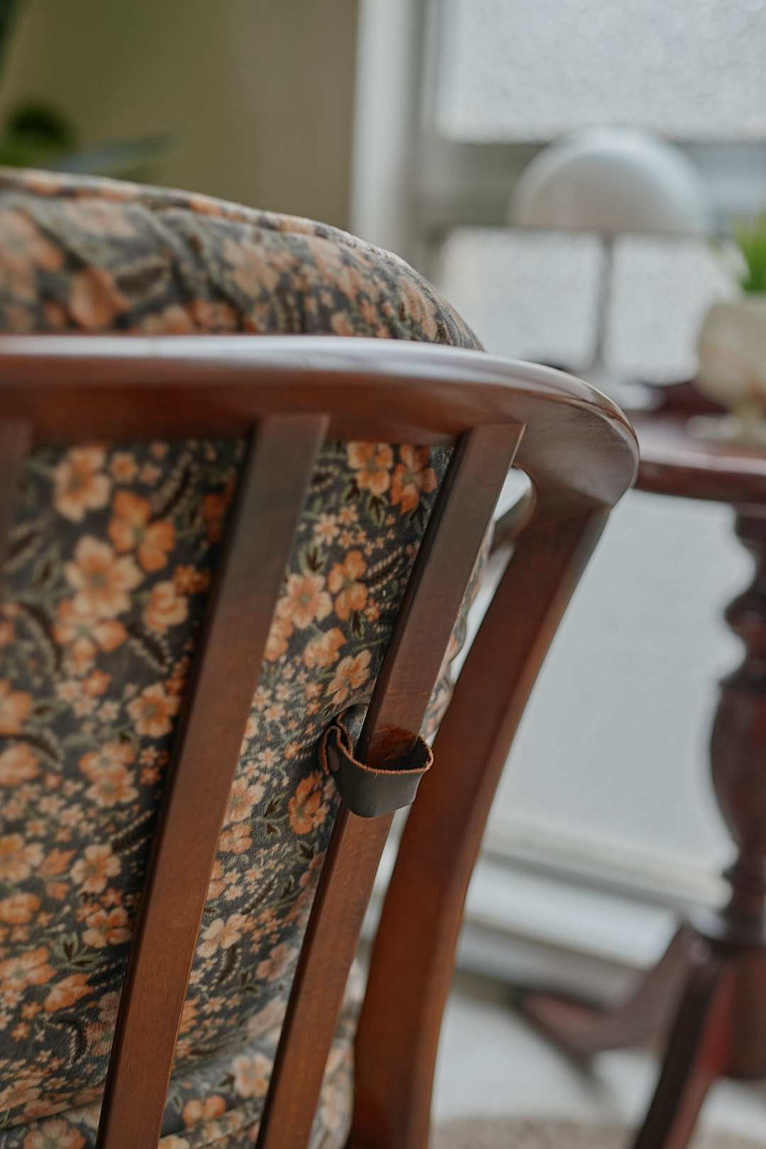 カリモク Floral Wood Frame Sofa