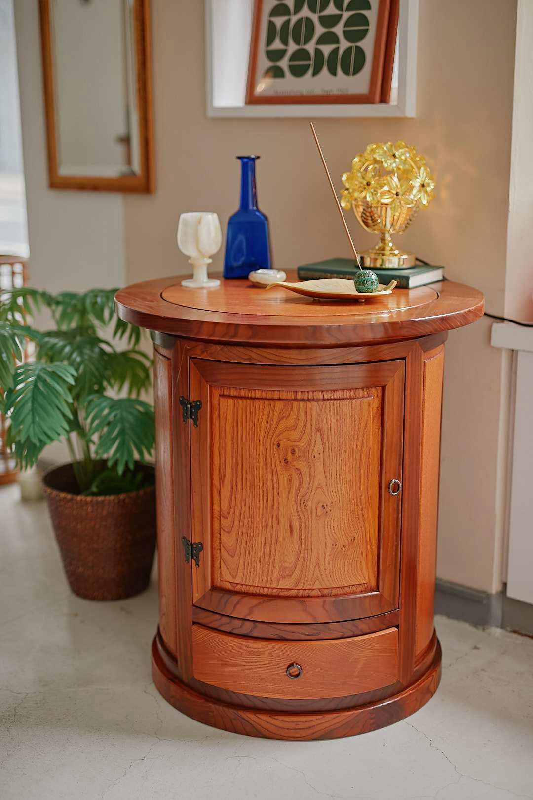 Richo Butterfly Table Cabinet