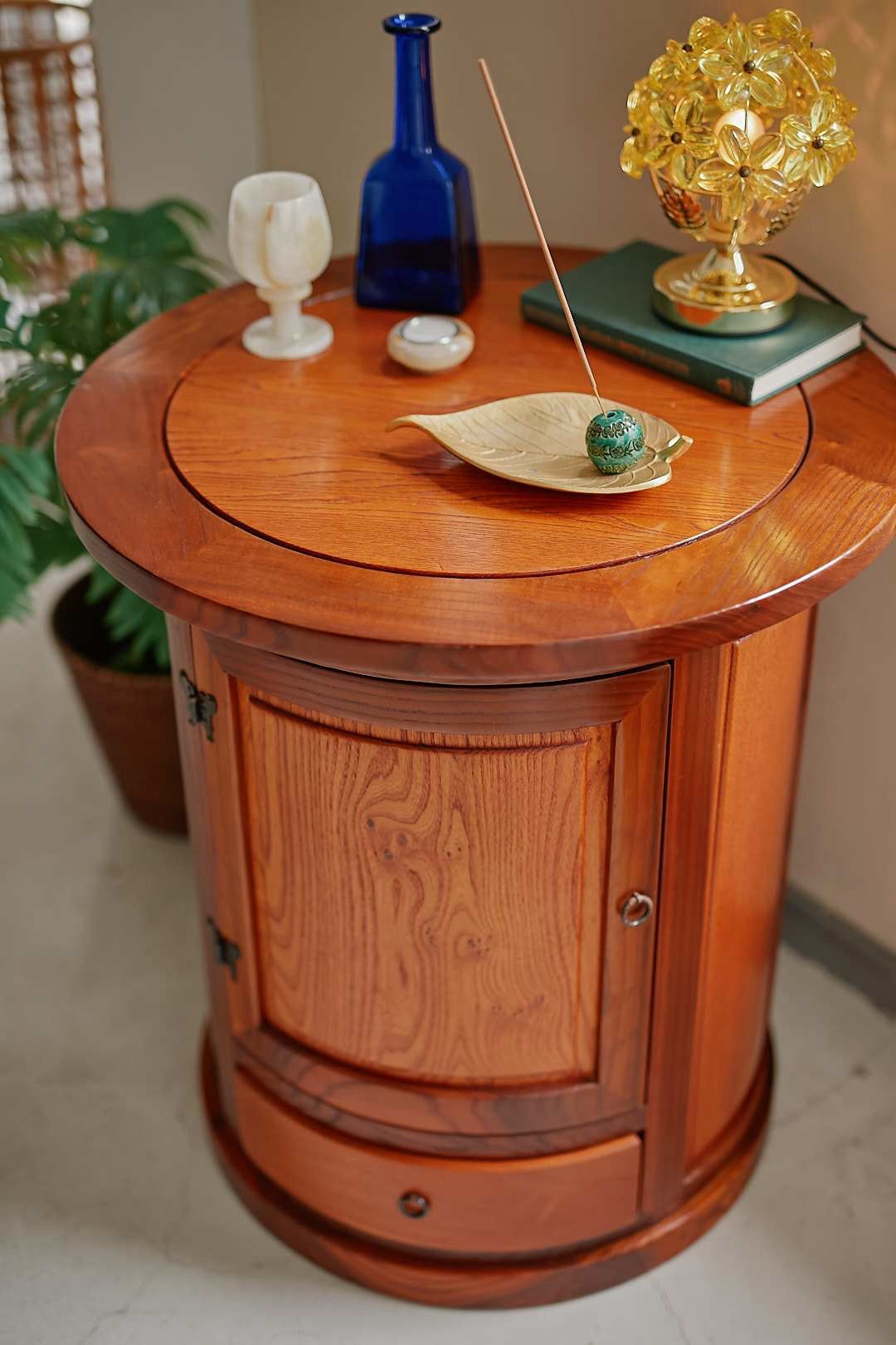 Richo Butterfly Table Cabinet