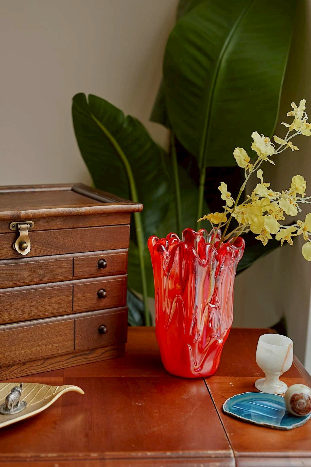 Aurora red vase