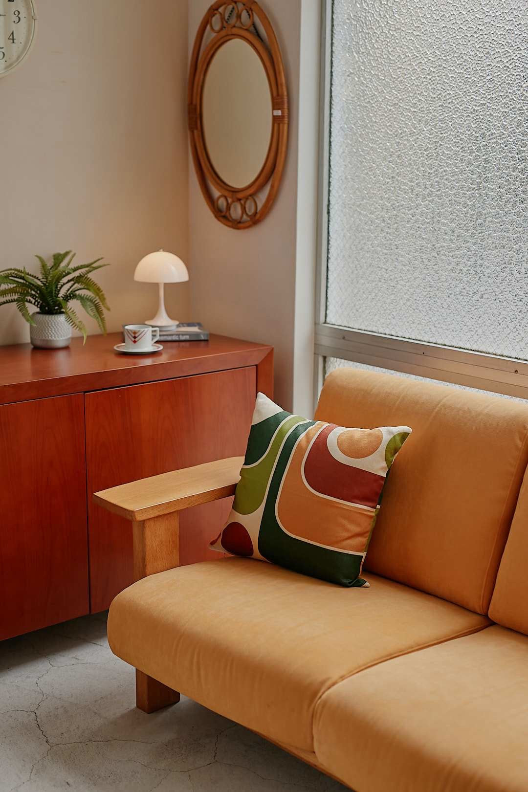 柏木工 Yellow Fabric & Oak Flame Sofa