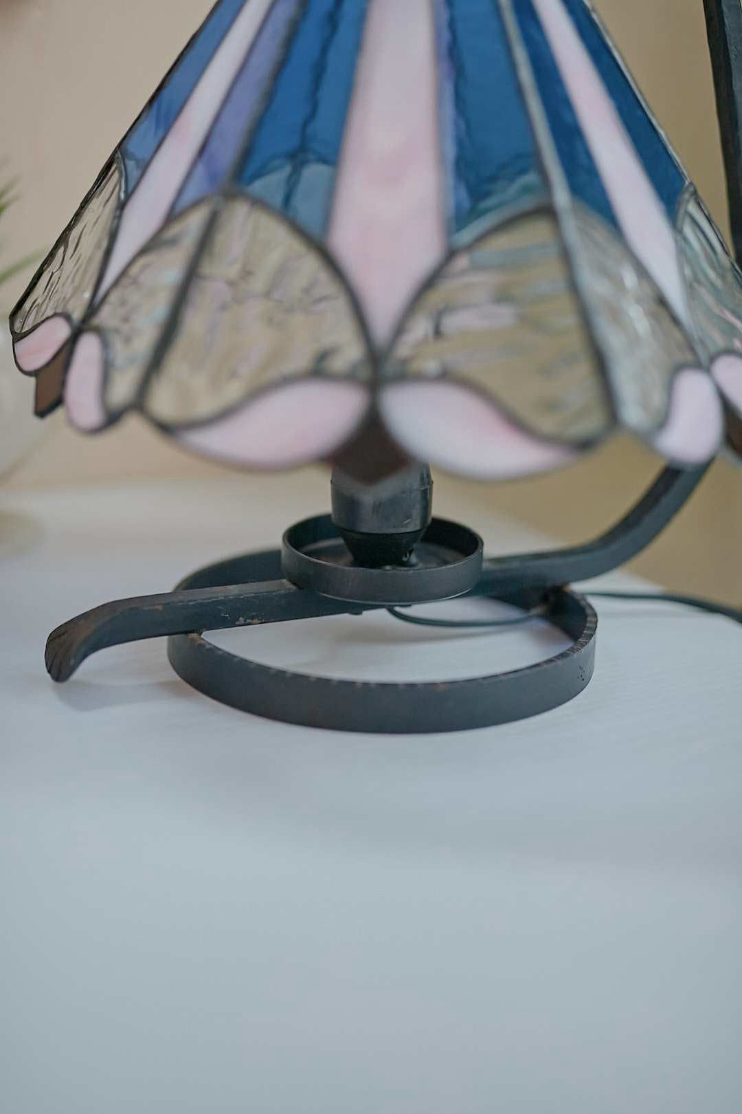 Hanging Stained Glass Lamp