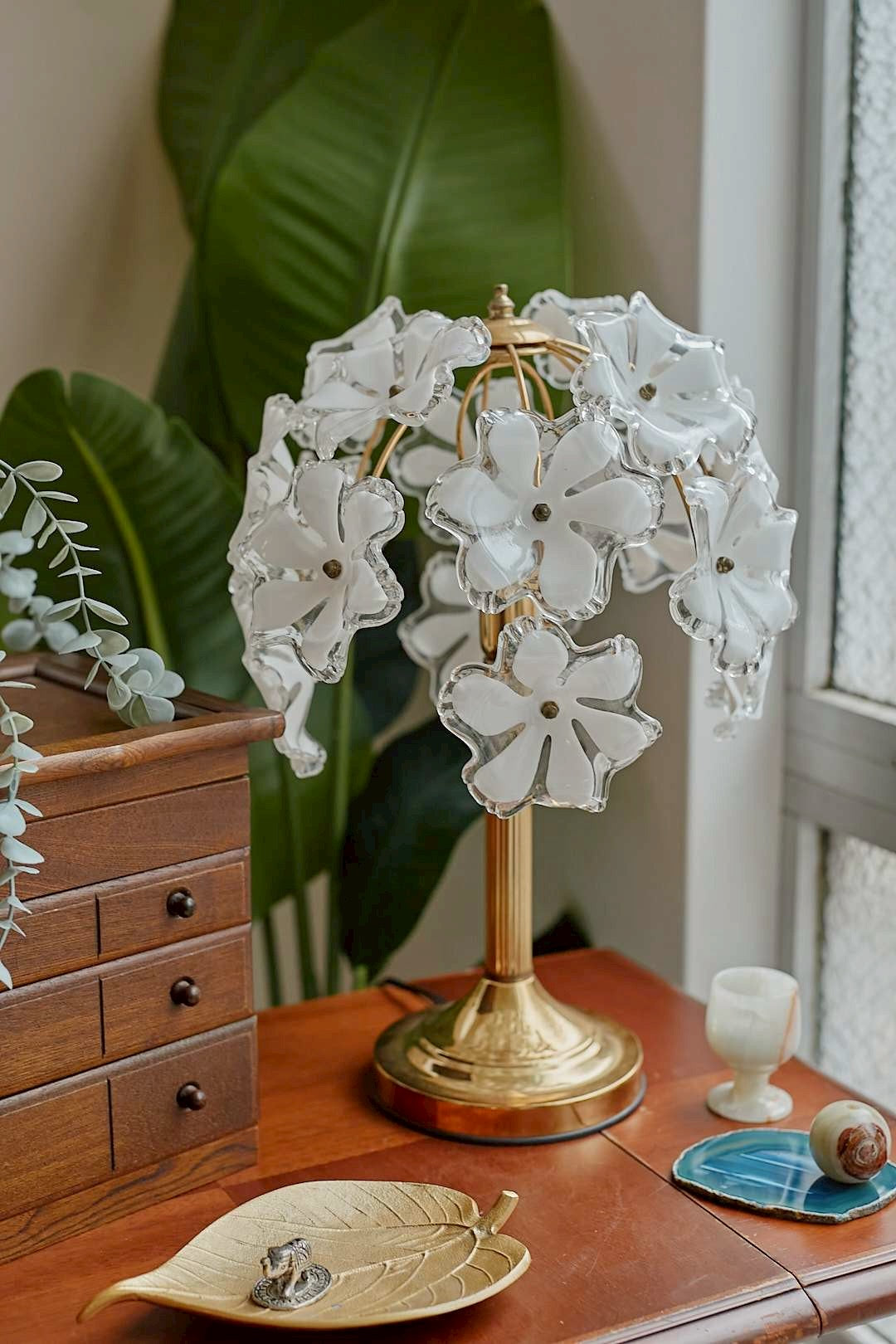 Blooming flower lamp