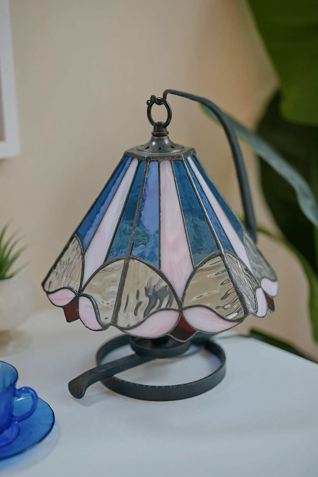 Hanging Stained Glass Lamp