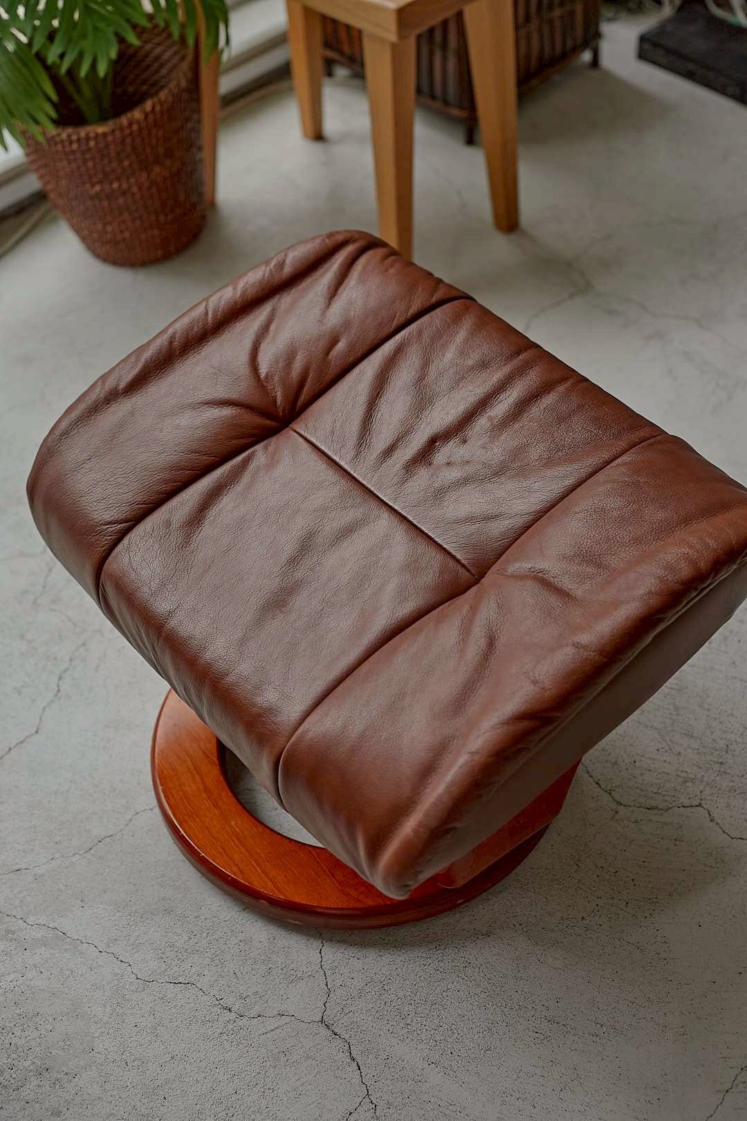 Leather Lounge Ritual