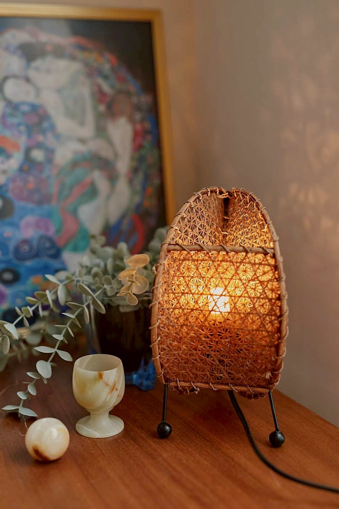 Rattan crescent lamp