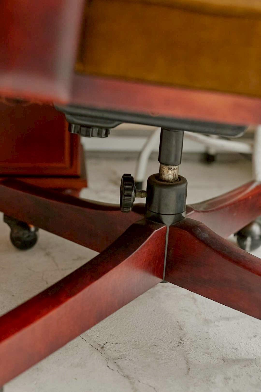 カリモク Colonial Series Desk Chair