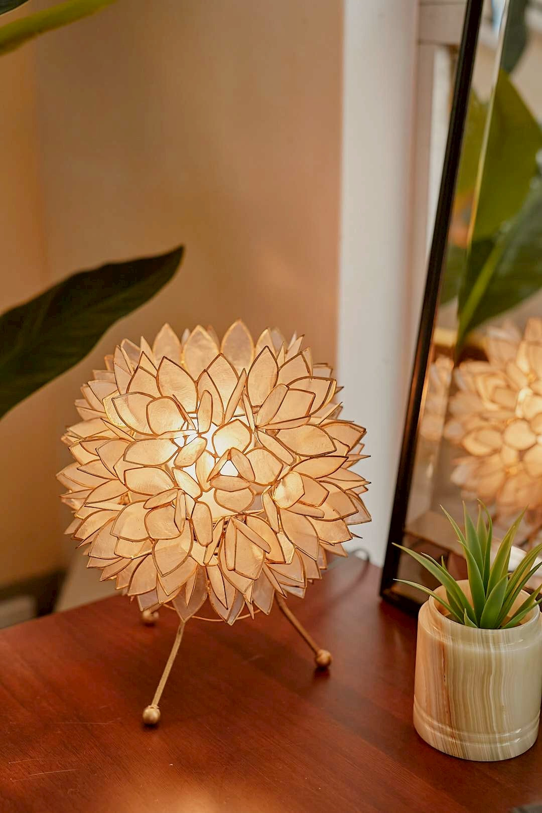 Capiz Flower Ball Lamp