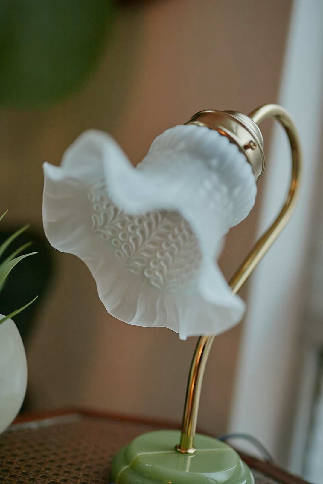 キシマ Frill glass table lamp