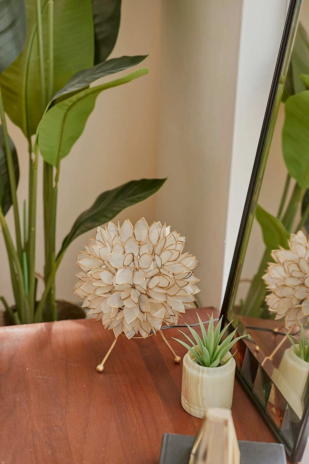Capiz Flower Ball Lamp