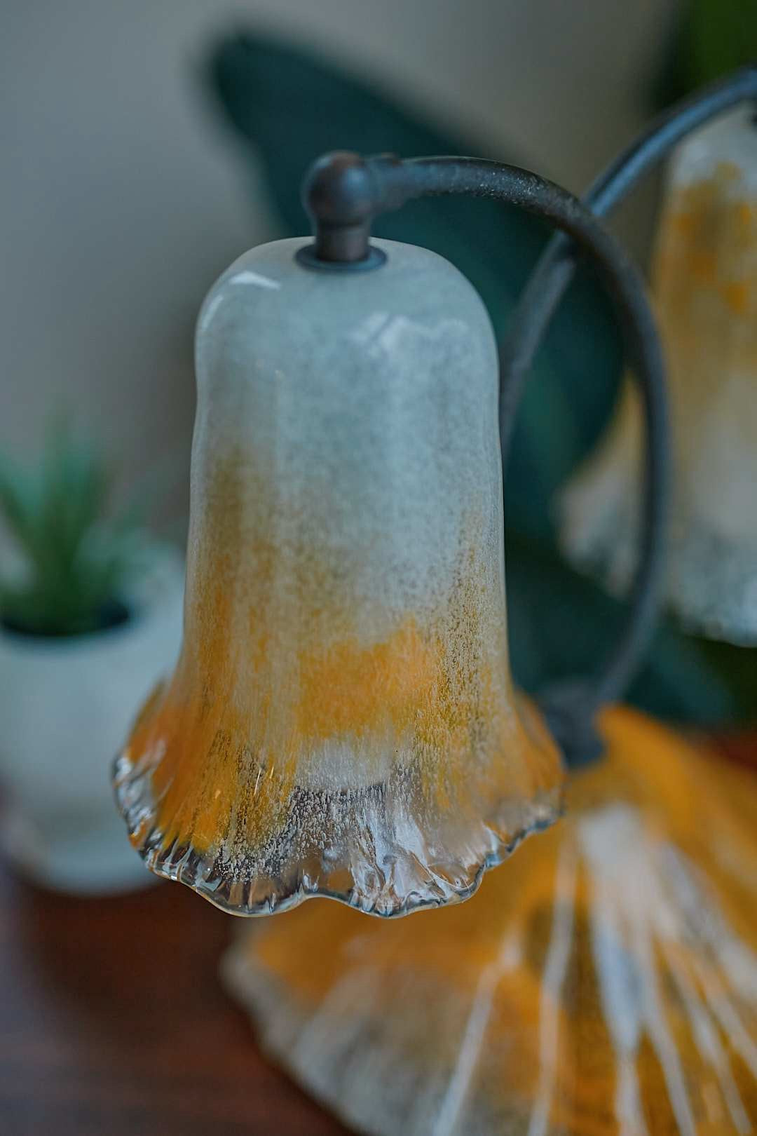 Iwata Glass

Twin Yellow Bell Lamp