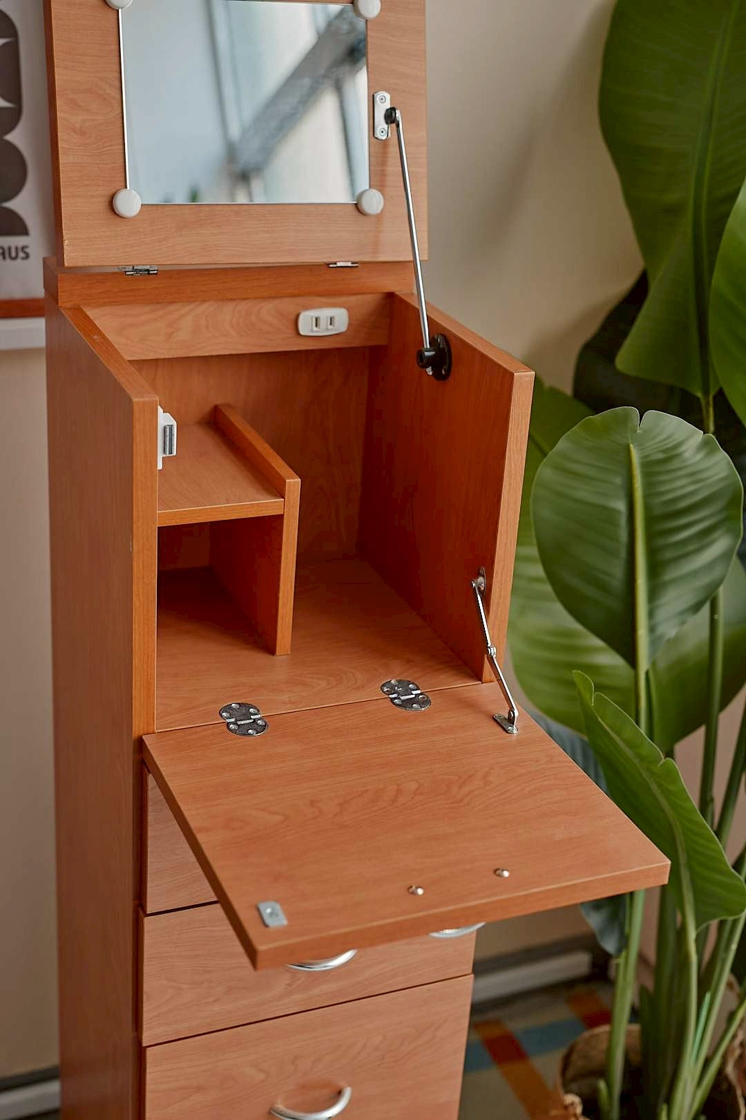Mirror Cabin Makeup Chest