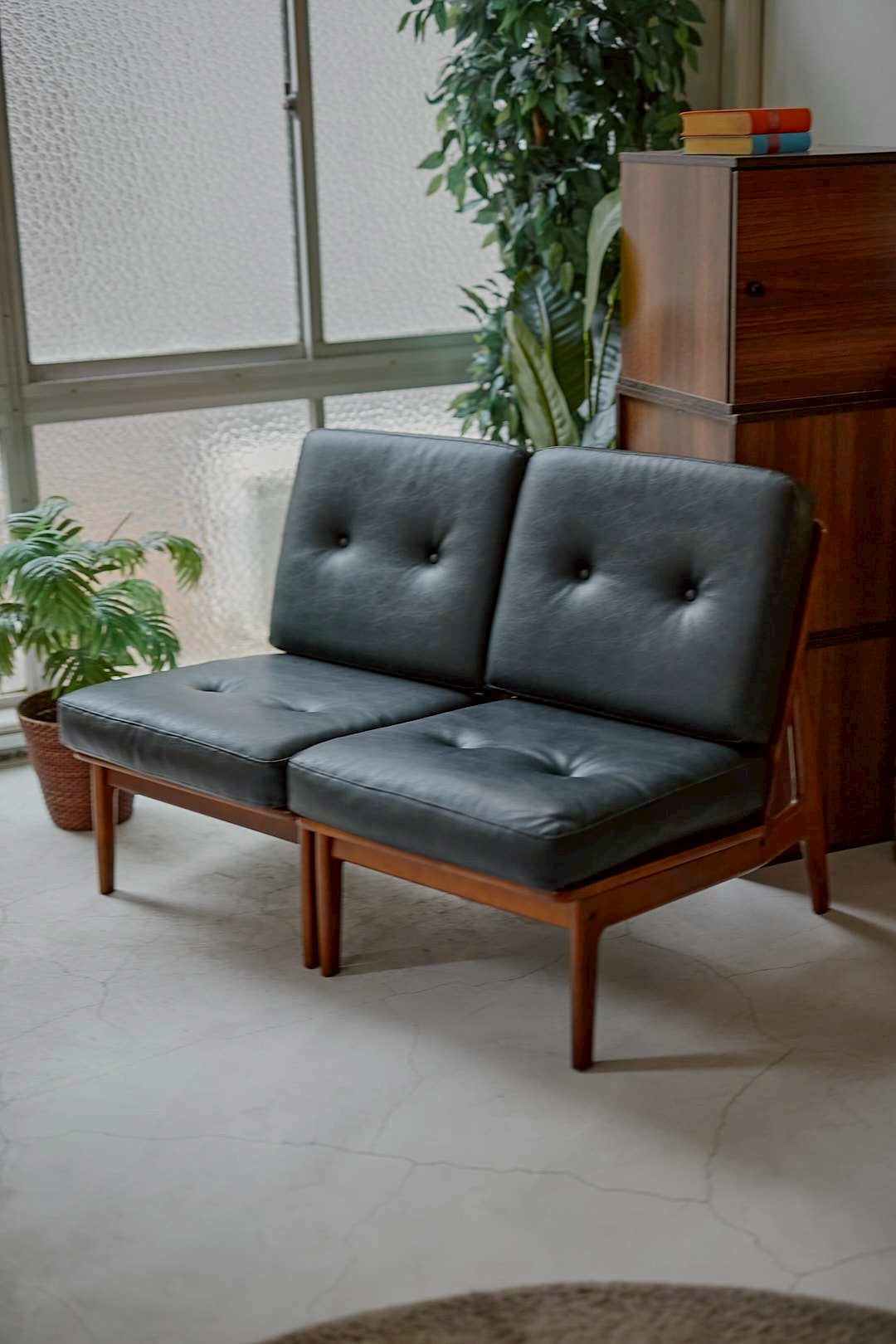 black  vintage 2Psofa