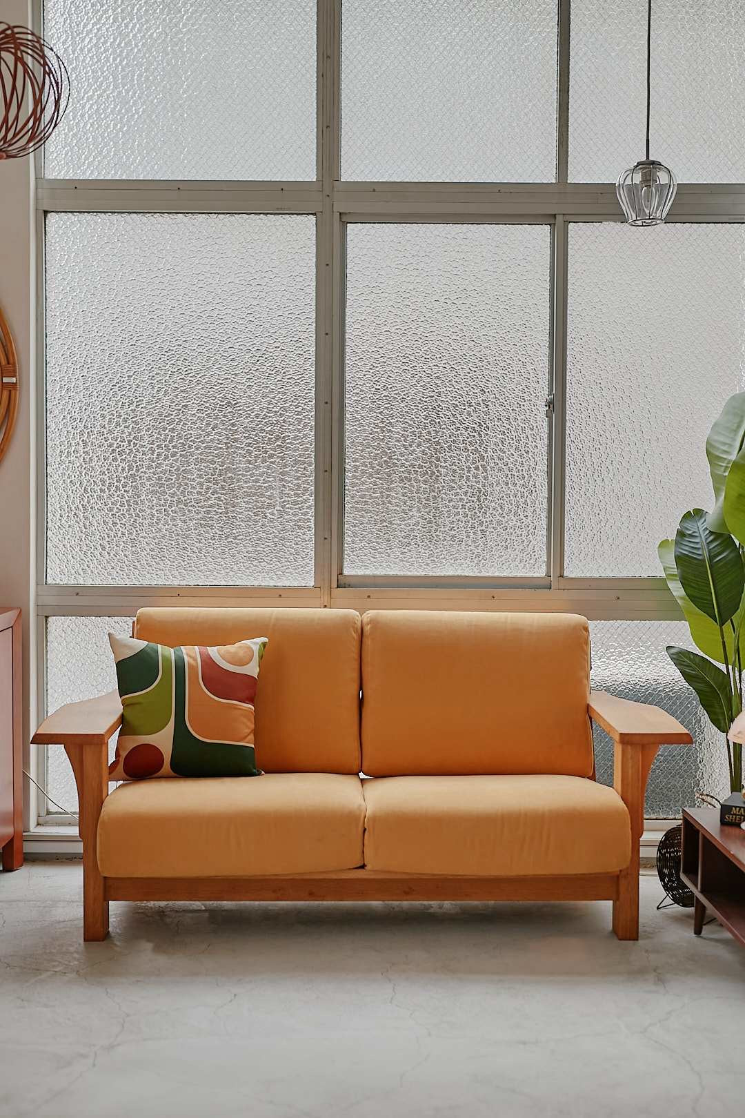 柏木工 Yellow Fabric & Oak Flame Sofa